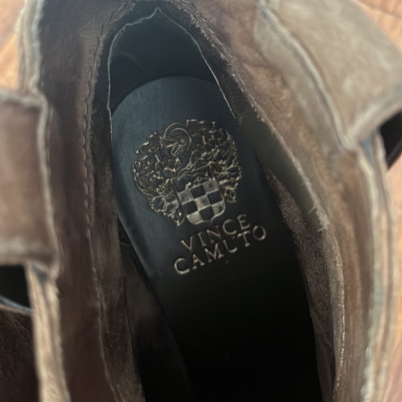 Vince Camuto ‘Hillsy’ Almond Toe Ankle Bootie - Picture 3 of 9